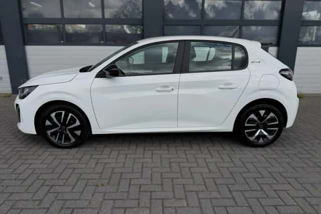 Peugeot 208 (2025) thumbnail 3