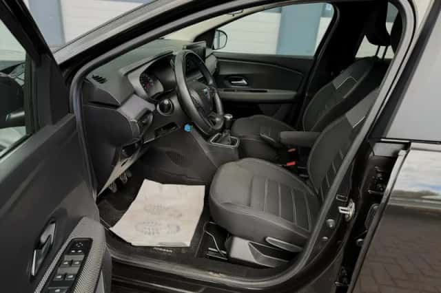 Dacia Jogger (2022) thumbnail 4