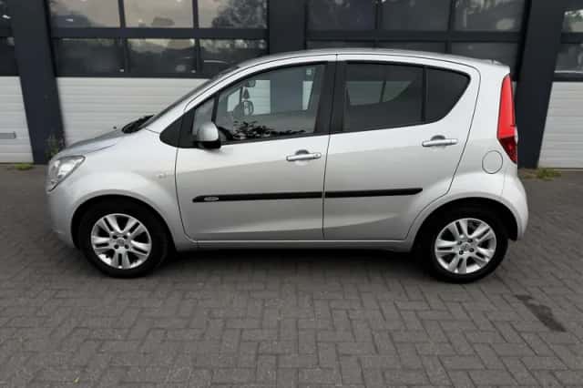Opel Agila (2011) thumbnail 3