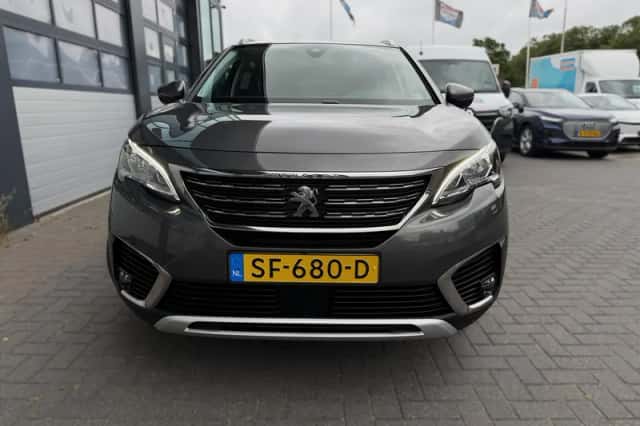 Peugeot 5008 (2018) thumbnail 2