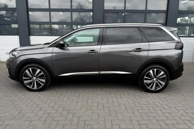 Peugeot 5008 (2018) thumbnail 3