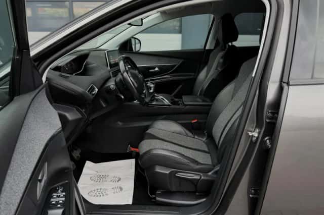 Peugeot 5008 (2018) thumbnail 4