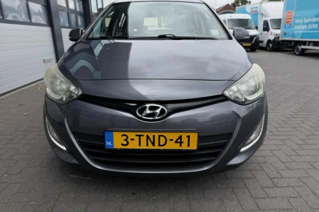 Hyundai i20 (2014) thumbnail 2