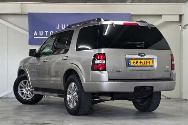 Ford Explorer (2008) thumbnail 5