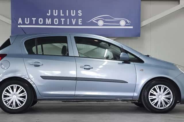 Opel Corsa (2009) thumbnail 4