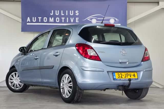 Opel Corsa (2009) thumbnail 5