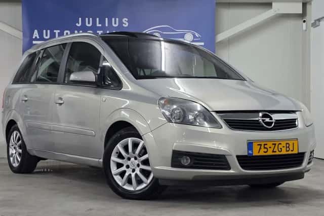 Opel Zafira (2008) thumbnail 2