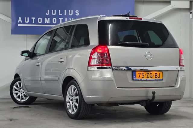 Opel Zafira (2008) thumbnail 5