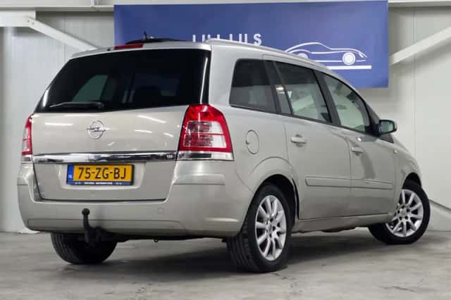 Opel Zafira (2008) thumbnail 6