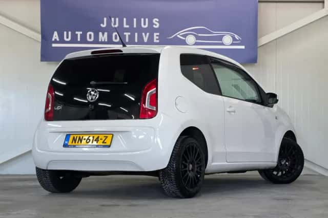 Volkswagen Up! (2013) thumbnail 5