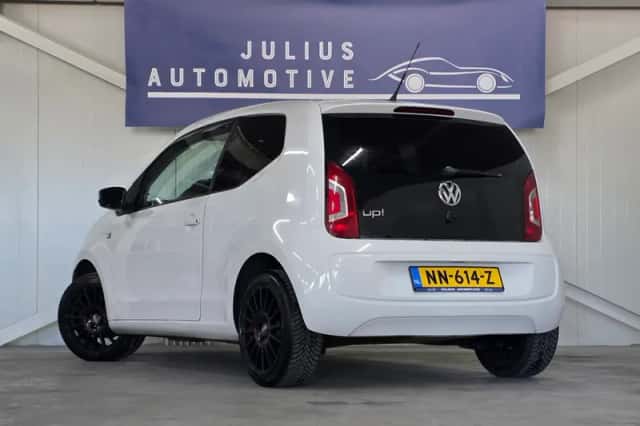 Volkswagen Up! (2013) thumbnail 6
