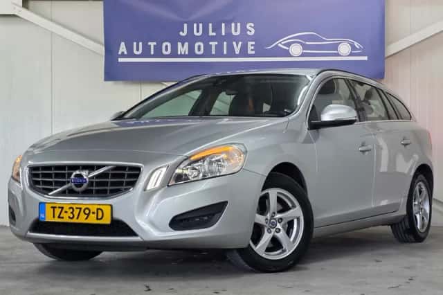 Volvo V60 (2013) thumbnail 1
