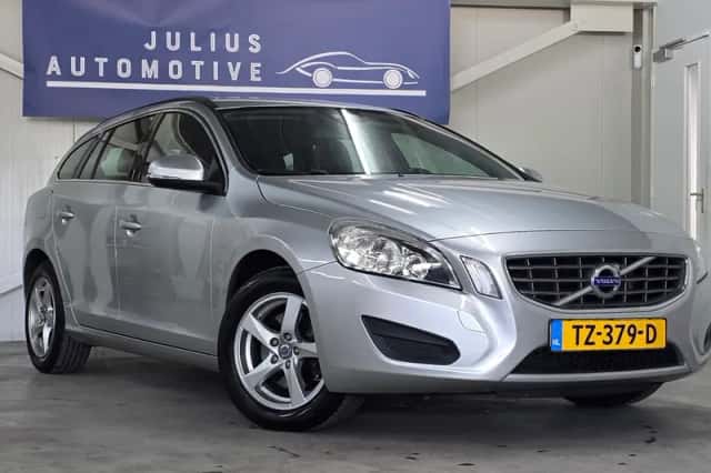 Volvo V60 (2013) thumbnail 2