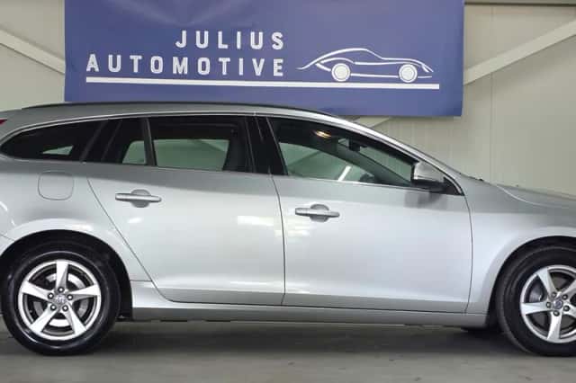 Volvo V60 (2013) thumbnail 4