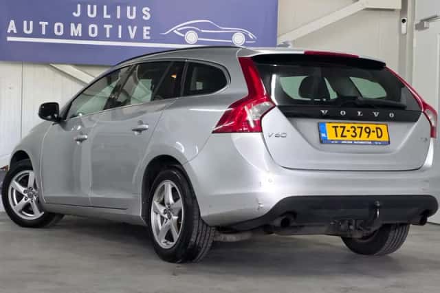 Volvo V60 (2013) thumbnail 5