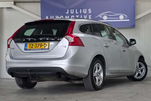 Volvo V60 (2013) thumbnail 6
