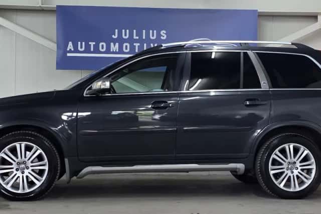 Volvo XC90 (2010) thumbnail 3