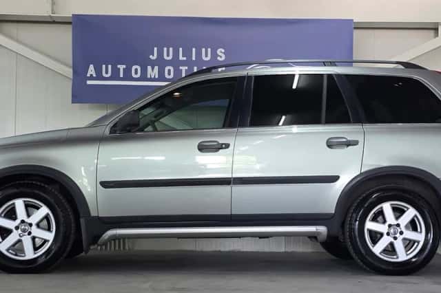 Volvo XC90 (2003) thumbnail 3