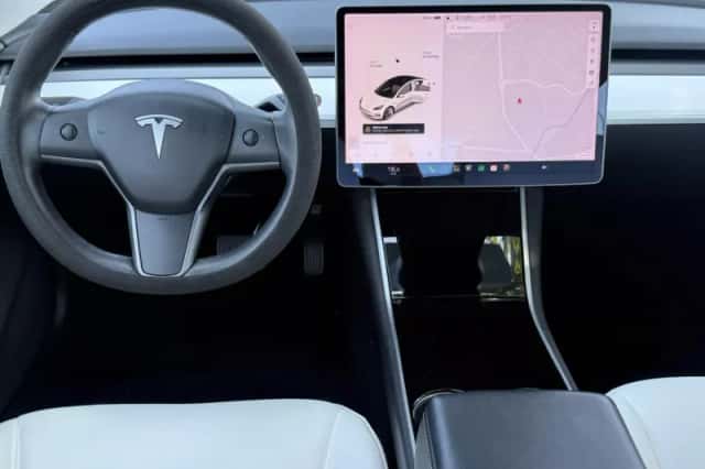 Tesla Model (2019) thumbnail 4