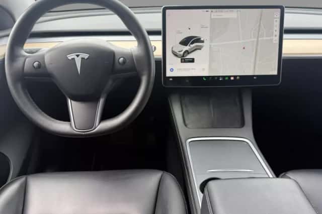 Tesla Model (2021) thumbnail 4