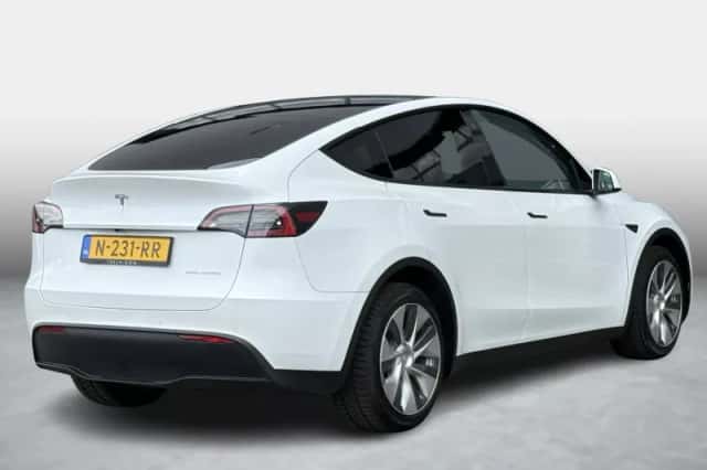 Tesla Model (2021) thumbnail 5