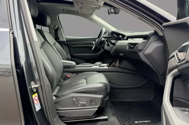 Audi e-tron (2021) thumbnail 6