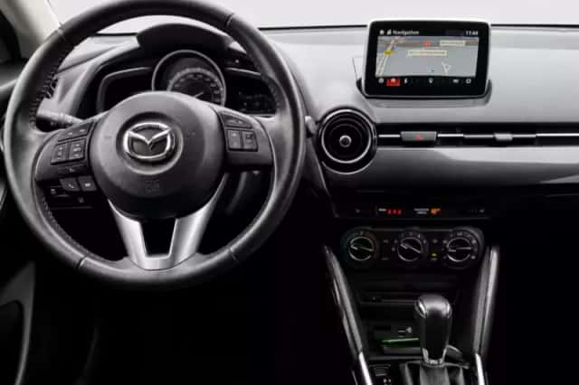 Mazda 2 (2016) thumbnail 3