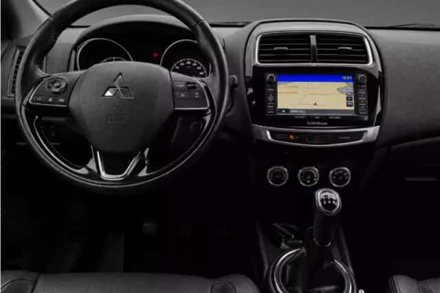 Mitsubishi ASX (2016) thumbnail 3