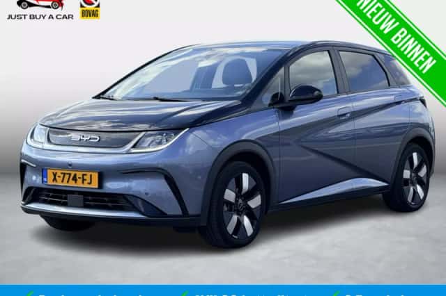 BYD Dolphin (2023) thumbnail 1
