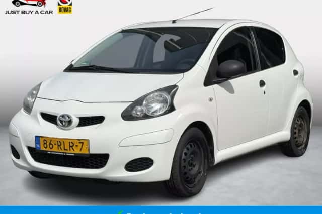Toyota Aygo (2011) thumbnail 1
