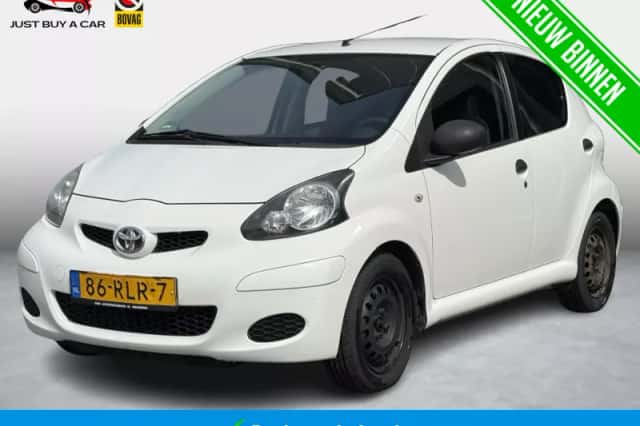 Toyota Aygo (2011) thumbnail 1
