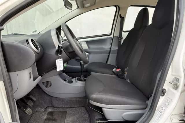 Toyota Aygo (2011) thumbnail 5