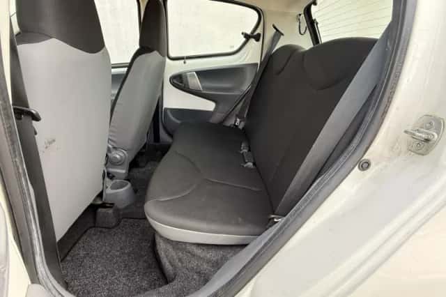 Toyota Aygo (2011) thumbnail 6