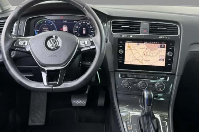 Volkswagen E-Golf (2019) thumbnail 5
