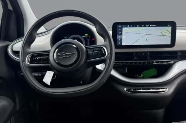 Fiat 500 (2023) thumbnail 4