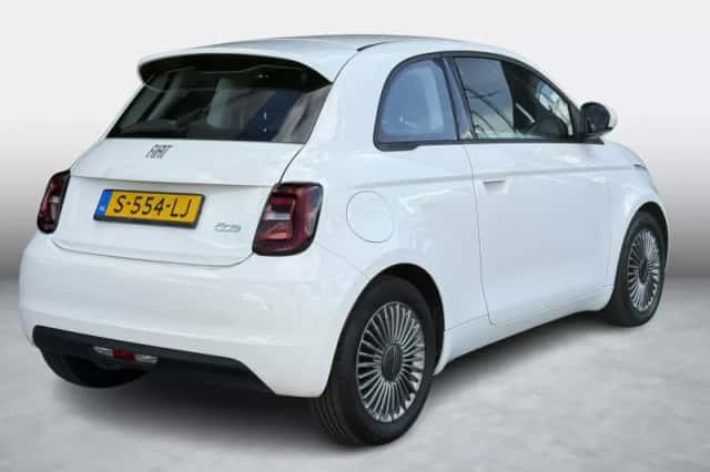 Fiat 500 (2023) thumbnail 5