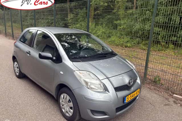 Toyota Yaris (2009) thumbnail 2