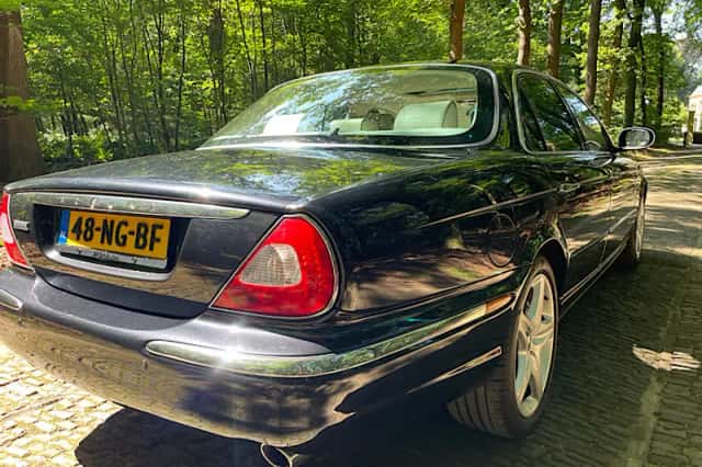 Jaguar XJ (2003) thumbnail 3