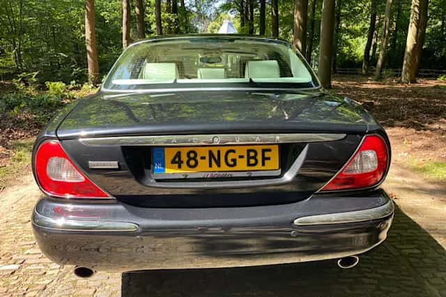 Jaguar XJ (2003) thumbnail 4