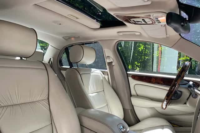 Jaguar XJ (2003) thumbnail 6