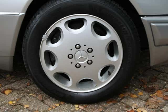 Mercedes-Benz E-Klasse (1993) thumbnail 11