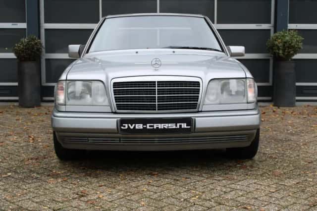 Mercedes-Benz E-Klasse (1993) thumbnail 3