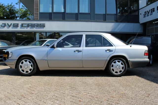 Mercedes-Benz 200-Serie (1993) thumbnail 4
