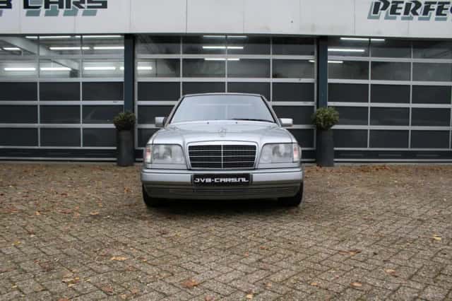Mercedes-Benz E-Klasse (1993) thumbnail 4