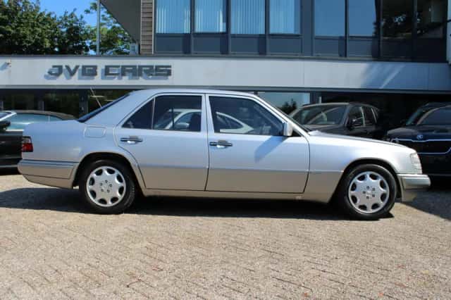 Mercedes-Benz 200-Serie (1993) thumbnail 6