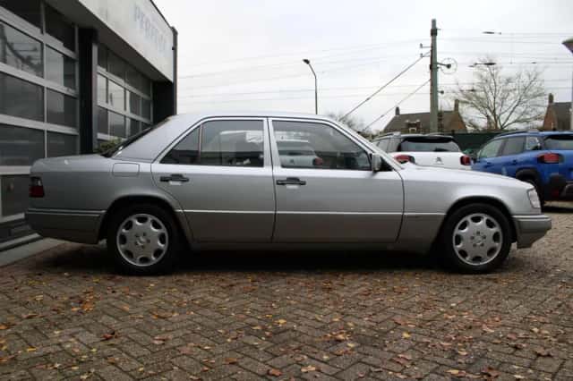 Mercedes-Benz E-Klasse (1993) thumbnail 6