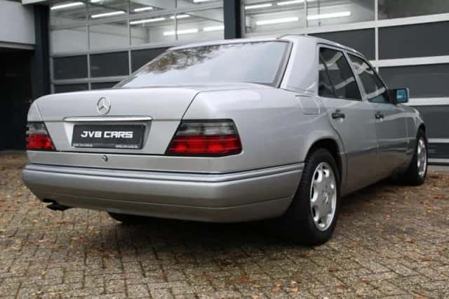 Mercedes-Benz E-Klasse (1993) thumbnail 8