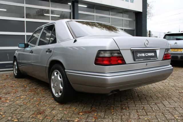 Mercedes-Benz E-Klasse (1993) thumbnail 9