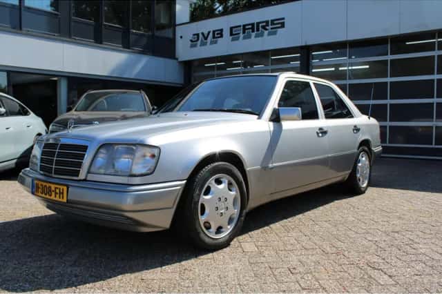 Mercedes-Benz 200-Serie (1993) thumbnail 1