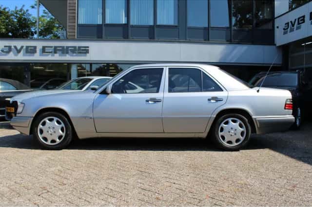 Mercedes-Benz 200-Serie (1993) thumbnail 4